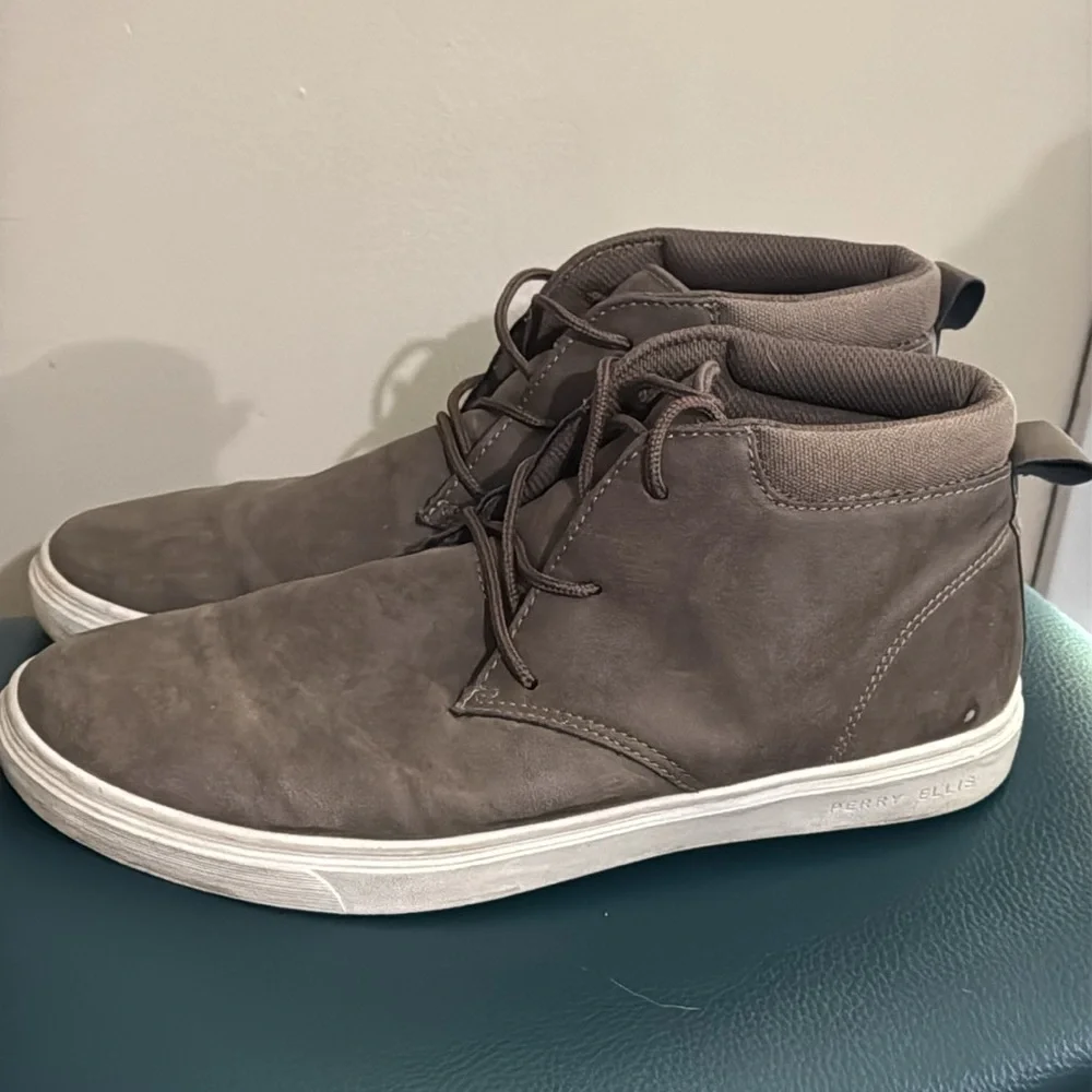 Perry Ellis Brown Chukka Boots with Suede Finish Men's Size 11 career wear